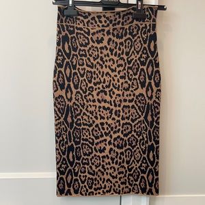 Leopard Print form fitting skirt Size Small